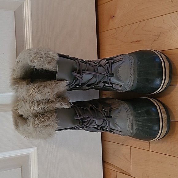 Youth size 5 Sorel winter boots - Picture 3 of 5